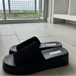 Women’s Steve Maddens Black Slip On Shoes